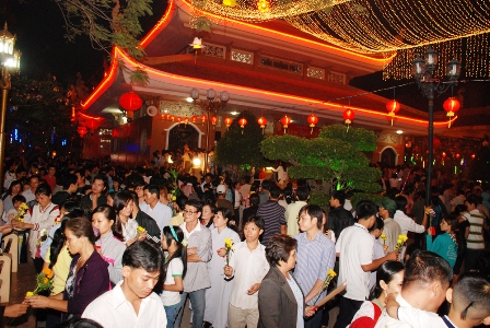Đón giao thừa tại ngôi chùa lớn nhất