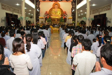 Đón giao thừa tại ngôi chùa lớn nhất