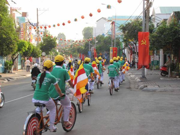 Chùm ảnh: Hàng ngàn Tăng Ni, PT diễu hành đường phố vì môi trường