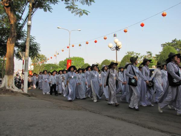 Chùm ảnh: Hàng ngàn Tăng Ni, PT diễu hành đường phố vì môi trường