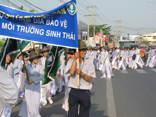 Chùm ảnh: Hàng ngàn Tăng Ni, PT diễu hành đường phố vì môi trường