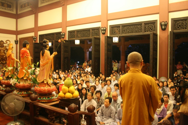 Chùm ảnh: Phật tử chùa Giác Ngộ hành hương 10 chùa đầu năm