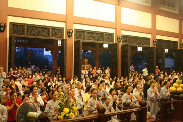Chùm ảnh: Phật tử chùa Giác Ngộ hành hương 10 chùa đầu năm