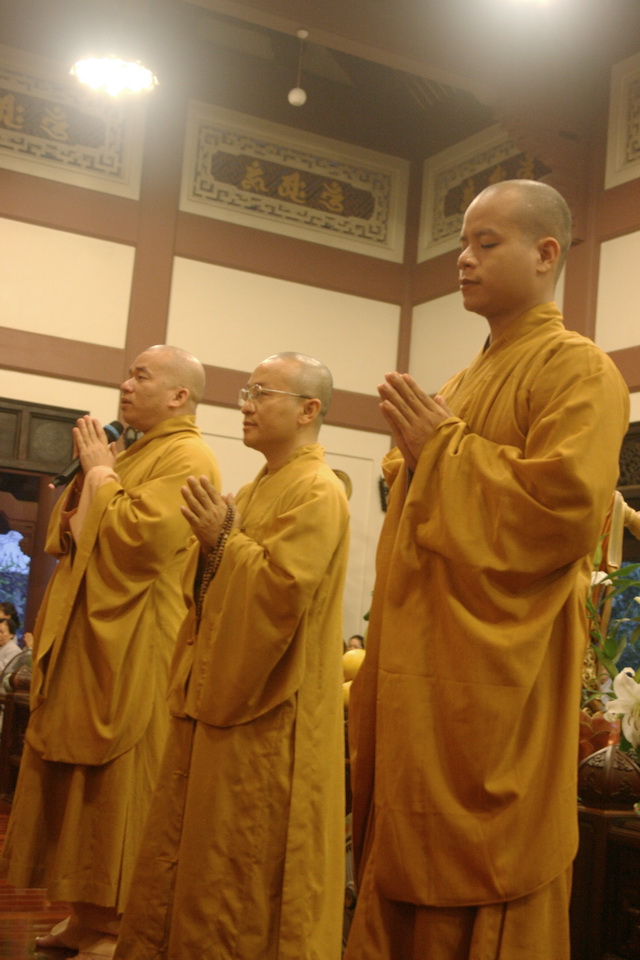 Chùm ảnh: Phật tử chùa Giác Ngộ hành hương 10 chùa đầu năm