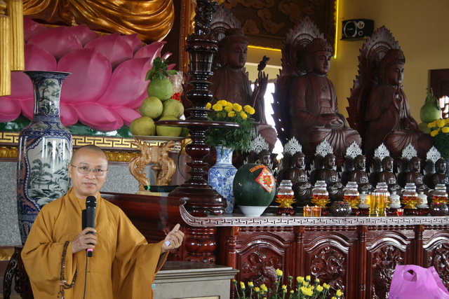 Chùm ảnh: Phật tử chùa Giác Ngộ hành hương 10 chùa đầu năm