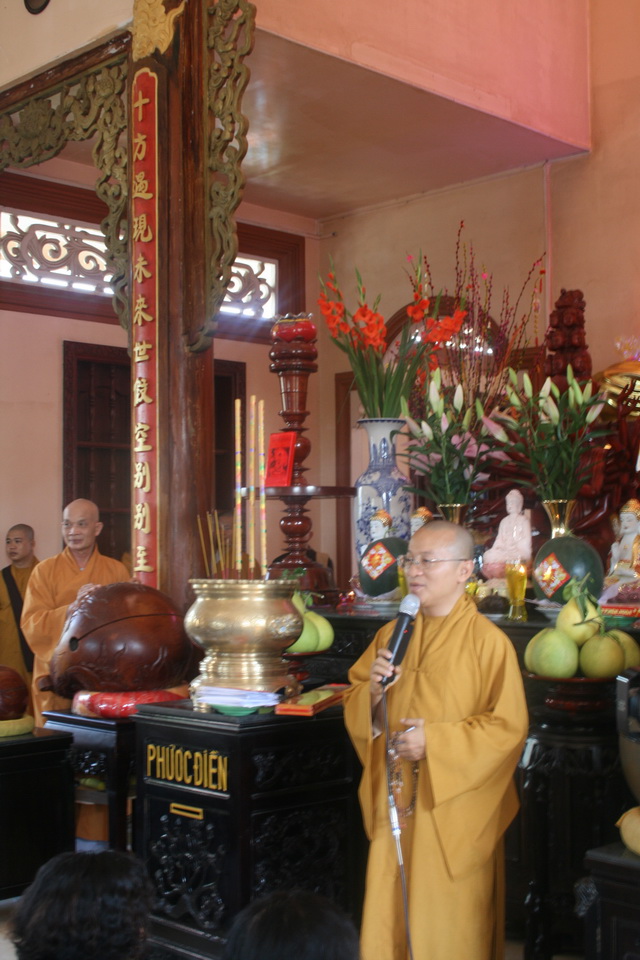 Chùm ảnh: Phật tử chùa Giác Ngộ hành hương 10 chùa đầu năm