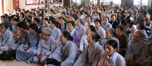 Chùm ảnh: Phật tử chùa Giác Ngộ hành hương 10 chùa đầu năm