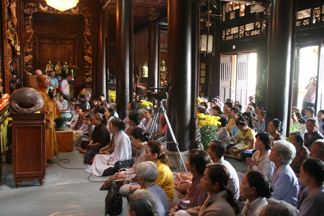 Chùm ảnh: Phật tử chùa Giác Ngộ hành hương 10 chùa đầu năm