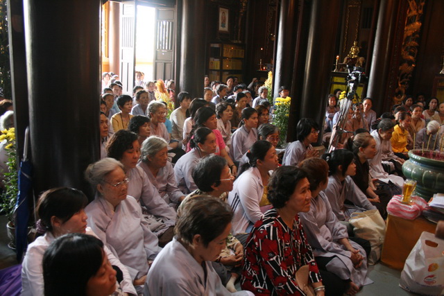 Chùm ảnh: Phật tử chùa Giác Ngộ hành hương 10 chùa đầu năm