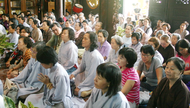 Chùm ảnh: Phật tử chùa Giác Ngộ hành hương 10 chùa đầu năm