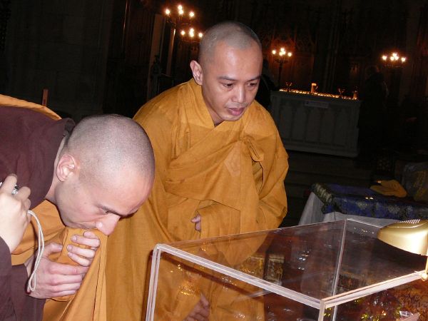 TT. Thích Thiện Sơn và chư đệ tử cùng hành trình chiêm bái Xá Lợi tại Thụy Sỹ