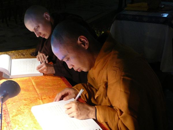 TT. Thích Thiện Sơn và chư đệ tử cùng hành trình chiêm bái Xá Lợi tại Thụy Sỹ