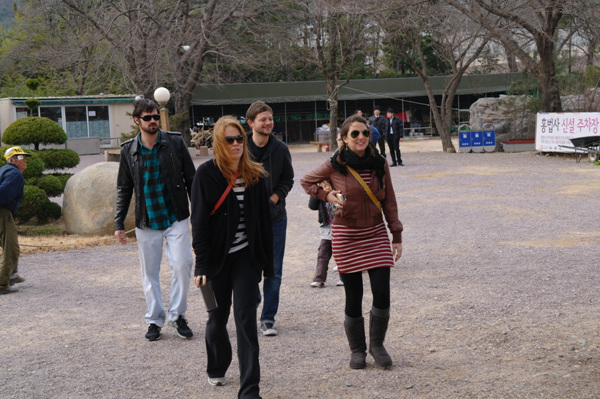 Hoằng Pháp Tự (Hongbeopsa) tổ chức văn hóa Kim Chi cho khách Quốc Tế