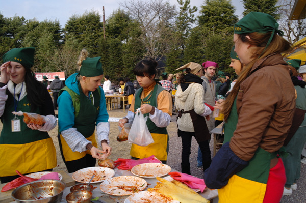 Hoằng Pháp Tự (Hongbeopsa) tổ chức văn hóa Kim Chi cho khách Quốc Tế