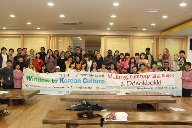 Văn hóa PG Korea tuần này cho khách Quốc tế làm Cơm Rong biển (Kimbap)