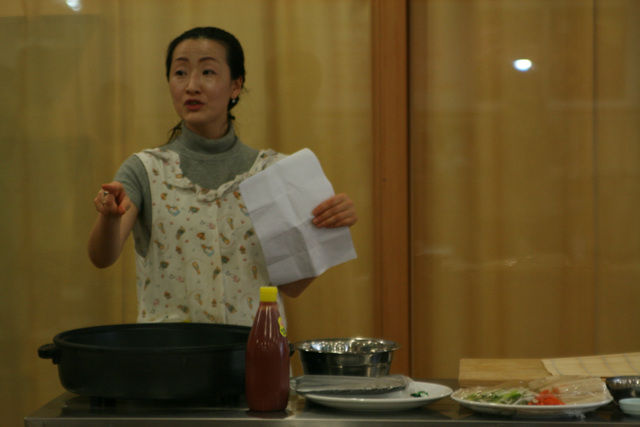 Văn hóa PG Korea tuần này cho khách Quốc tế làm Cơm Rong biển (Kimbap)