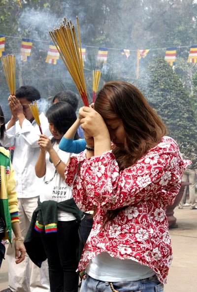 Đổ xô lễ chùa cầu duyên
