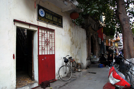 Chùa trong phố cổ