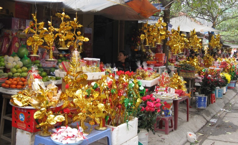 Tấp nập lên chùa cúng rằm tháng Giêng