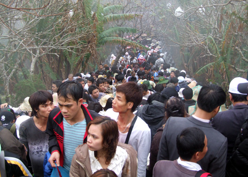 Kinh đô Phật giáo tắc nghẽn trong ngày khai hội