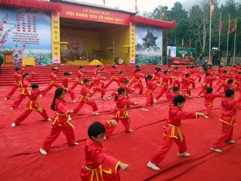 Kinh đô Phật giáo tắc nghẽn trong ngày khai hội