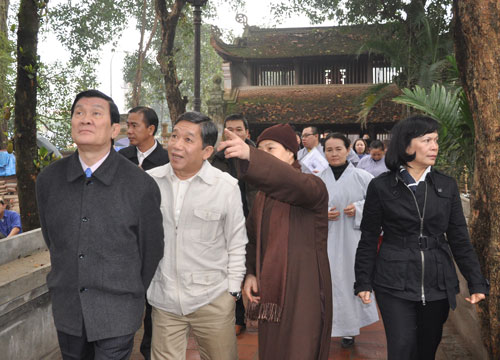 Hà Nội: Ông Trương Tấn Sang và phu nhân chiêm bái chùa Mía