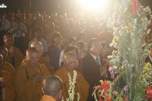 5000 ngọn nến ân tình
