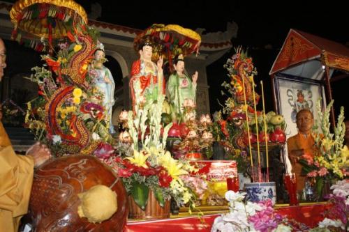 5000 ngọn nến ân tình