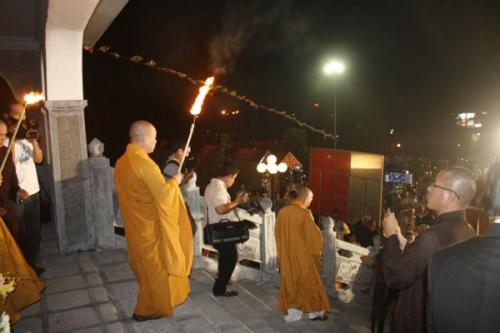 5000 ngọn nến ân tình