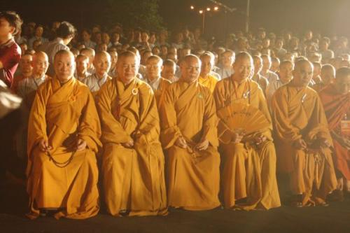 5000 ngọn nến ân tình