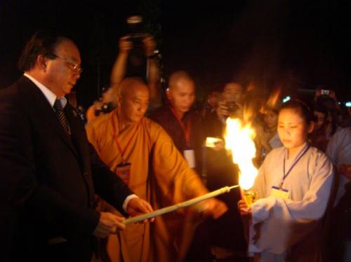 5000 ngọn nến ân tình