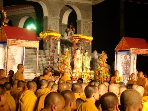 5000 ngọn nến ân tình