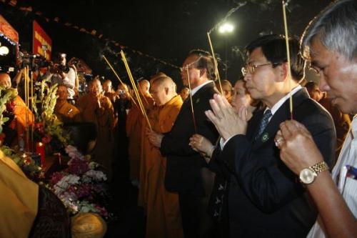 5000 ngọn nến ân tình