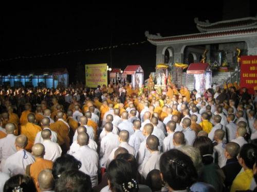 5000 ngọn nến ân tình