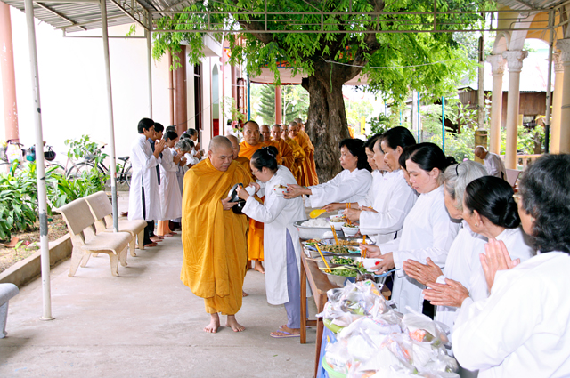 Tịnh Nghiệp Đạo Tràng An Cư Kiết Hạ Tịnh Xá Ngọc Trung Thị Xã An Khê cung nghinh Hòa Thượng Giác Toàn quang lâm Trường Hạ