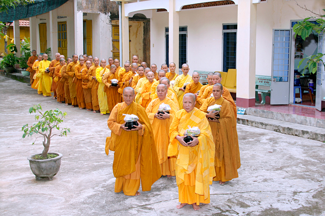 Tịnh Nghiệp Đạo Tràng An Cư Kiết Hạ Tịnh Xá Ngọc Trung Thị Xã An Khê cung nghinh Hòa Thượng Giác Toàn quang lâm Trường Hạ