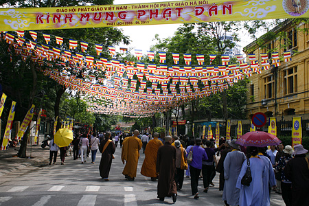 Tháng Tư - mùa Phật đản