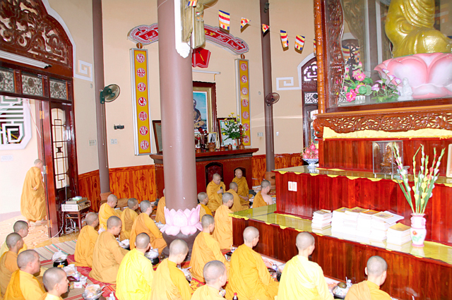 Tịnh Nghiệp Đạo Tràng An Cư Kiết Hạ Tịnh Xá Ngọc Trung Thị Xã An Khê cung nghinh Hòa Thượng Giác Toàn quang lâm Trường Hạ