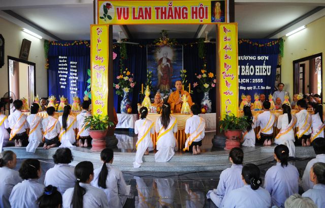 Chùm ảnh : Hơn 1000 Phật tử dự Đại lễ Vu Lan tại chùa Hương Sơn - Đà Nẵng