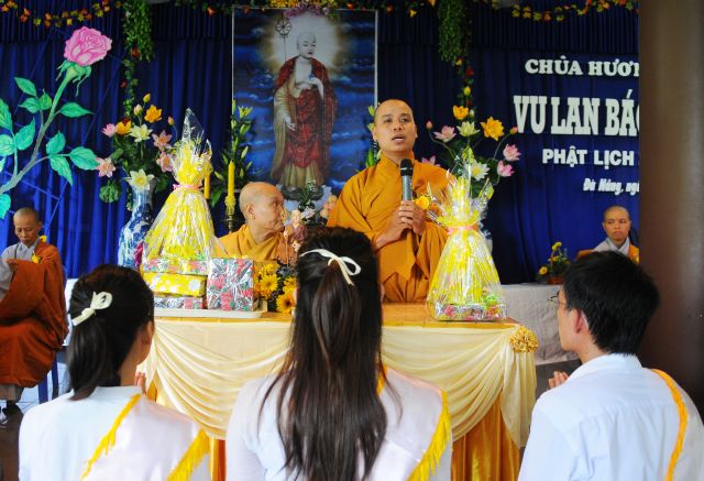 Chùm ảnh : Hơn 1000 Phật tử dự Đại lễ Vu Lan tại chùa Hương Sơn - Đà Nẵng