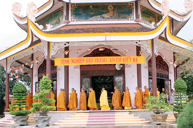 Tịnh Nghiệp Đạo Tràng An Cư Kiết Hạ Tịnh Xá Ngọc Trung Thị Xã An Khê cung nghinh Hòa Thượng Giác Toàn quang lâm Trường Hạ
