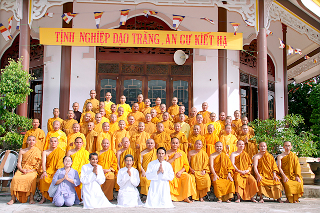 Tịnh Nghiệp Đạo Tràng An Cư Kiết Hạ Tịnh Xá Ngọc Trung Thị Xã An Khê cung nghinh Hòa Thượng Giác Toàn quang lâm Trường Hạ