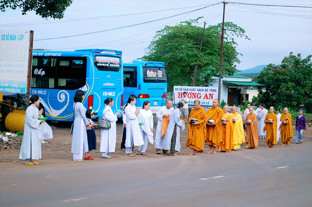 Tịnh xá Ngọc Chánh: Lễ dâng Y Bát mùa Vu Lan