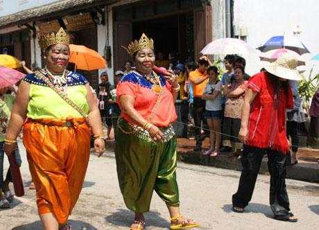 Lễ rước Phật ở thành Luang