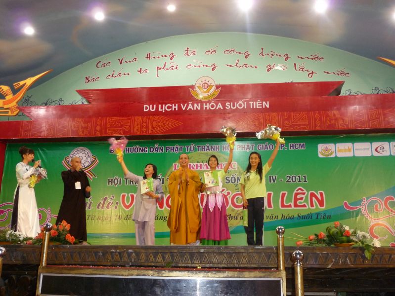 Hội trại Tuổi trẻ &amp; Cuộc sống lần IV: sôi nổi đêm tổng kết văn nghệ
