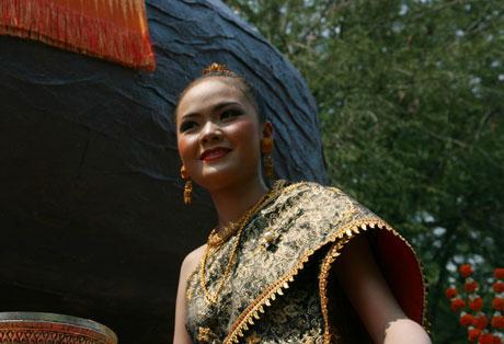Lễ rước Phật ở thành Luang