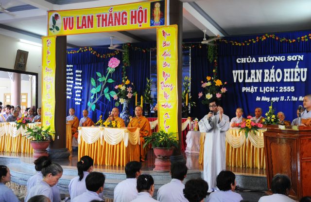 Chùm ảnh : Hơn 1000 Phật tử dự Đại lễ Vu Lan tại chùa Hương Sơn - Đà Nẵng
