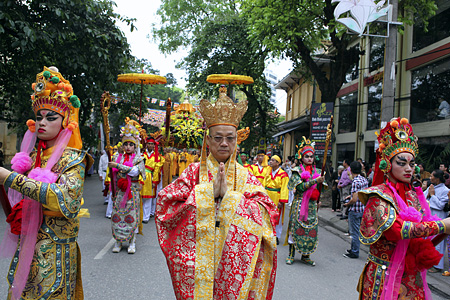 Tháng Tư - mùa Phật đản