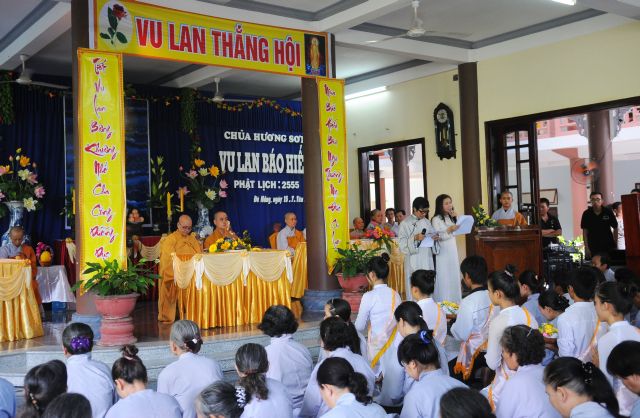 Chùm ảnh : Hơn 1000 Phật tử dự Đại lễ Vu Lan tại chùa Hương Sơn - Đà Nẵng