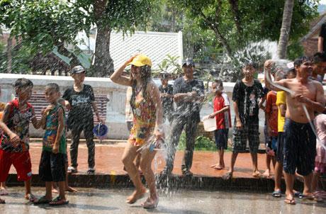 Lễ rước Phật ở thành Luang